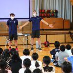 横浜ビー・コルセアーズが境木小学校の先生と6年生児童が企画した交流イベントに参加