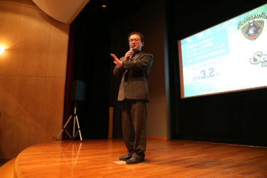 試合前に挨拶した横浜市歴史博物館の〇〇さん